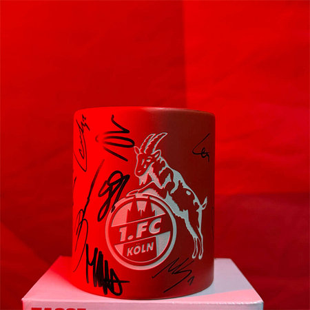 Signierte Tasse "Prägung" Rot