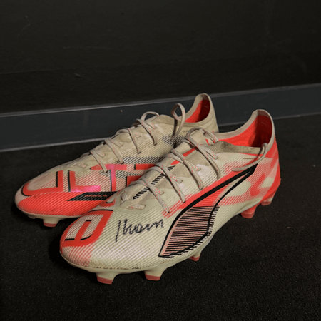 Signierte Matchwornschuhe Kainz