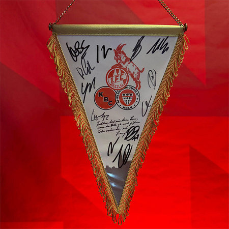 Sign. Retrowimpel mit Goldkette