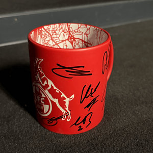 Signierte Tasse "Prägung" rot