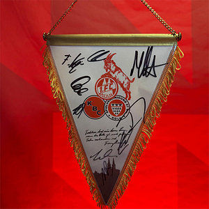 Sign. Retrowimpel mit Goldkette