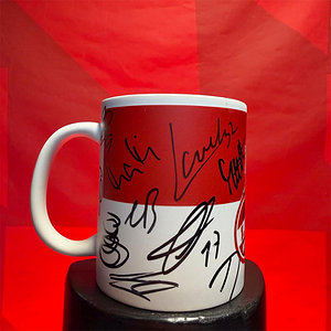 Signierte Tasse "Basic Logo"