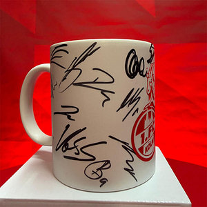 Signierte Tasse "Prägung" Weiß