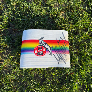 Signierte Kapitänsbinde Marvin Schwäbe KOE:WOB