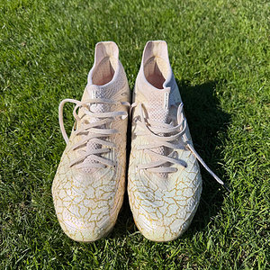 Signierte Trainingsschuhe ACHE