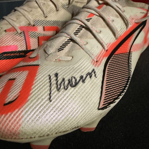 Signierte Matchwornschuhe Kainz