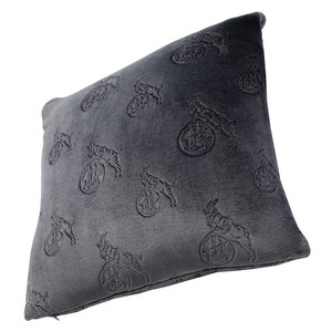 Kissen Allover Logo geprägt