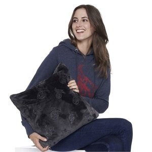 Kissen Allover Logo geprägt