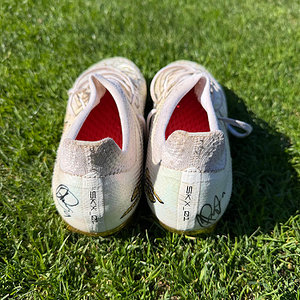 Signierte Trainingsschuhe ACHE